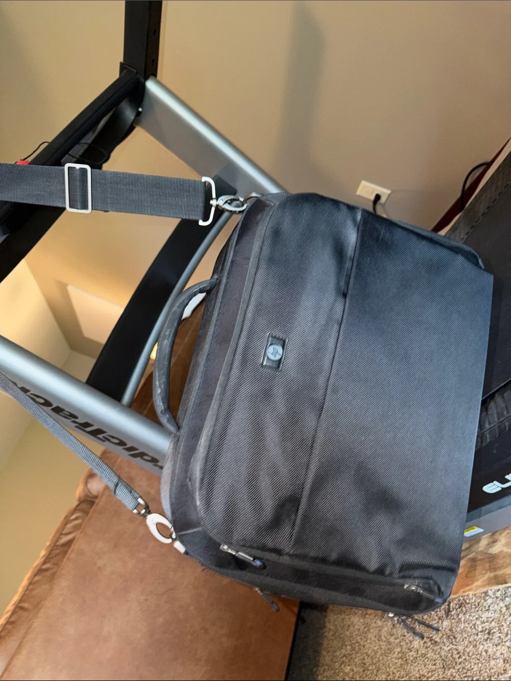 HP Black Laptop Messenger Bag with Shoulder Strap